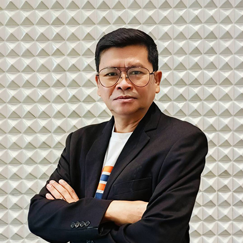 ชัยพร  จันทน์โรจน์ — บรรณาธิการบริหาร